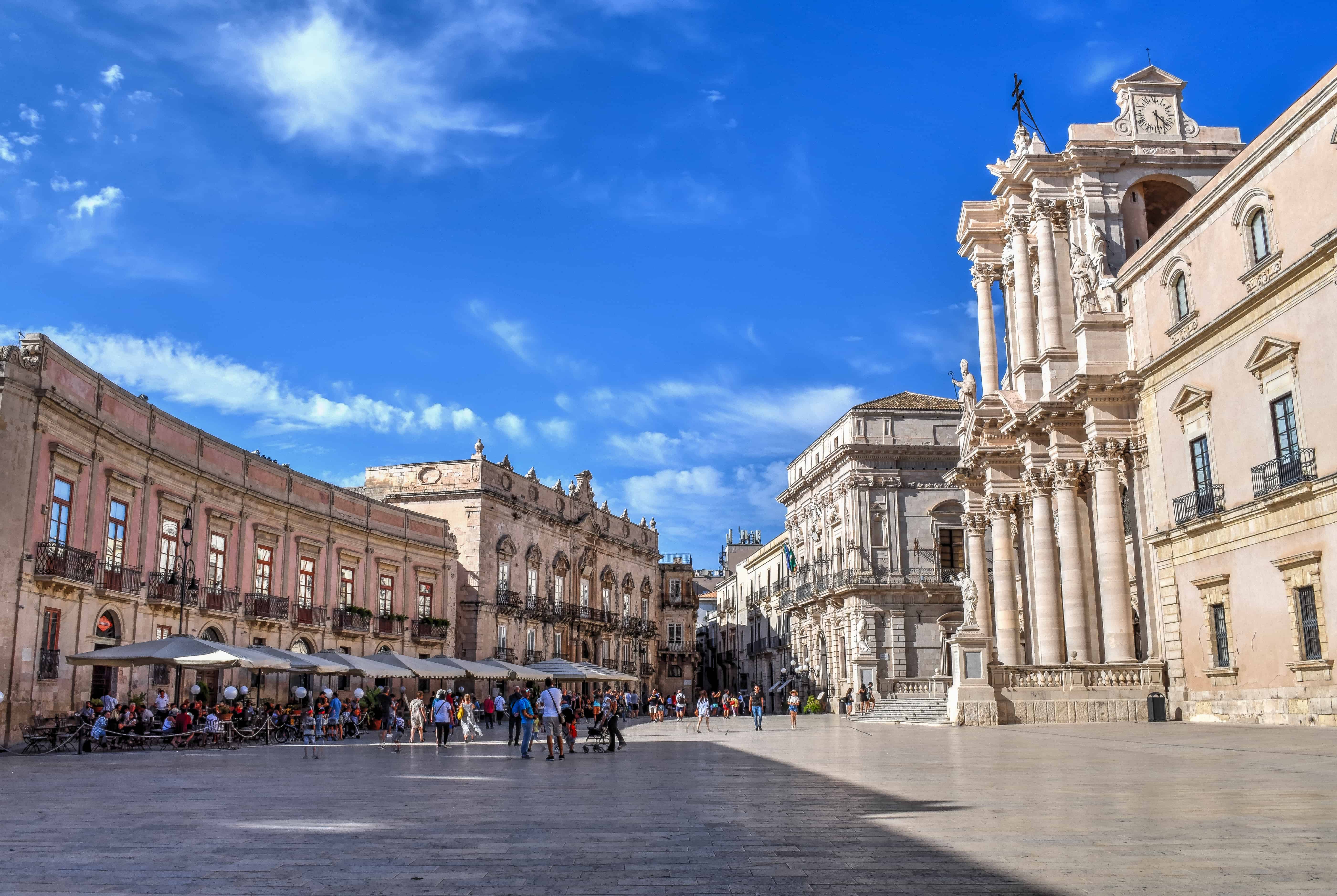 Ortigia piazza duomo sicily travel baroque