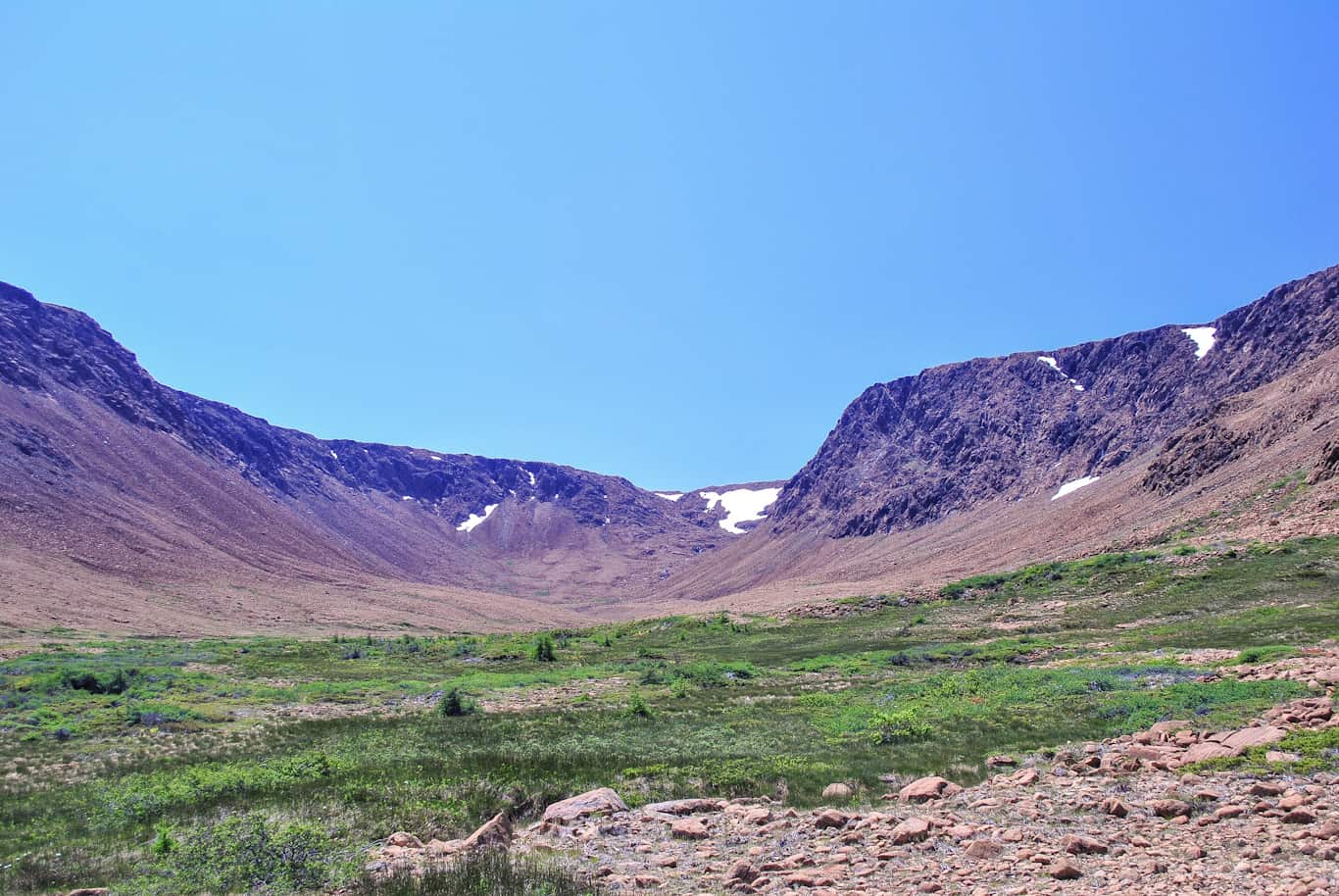 hiking tablelands gros morne national park newfoundland