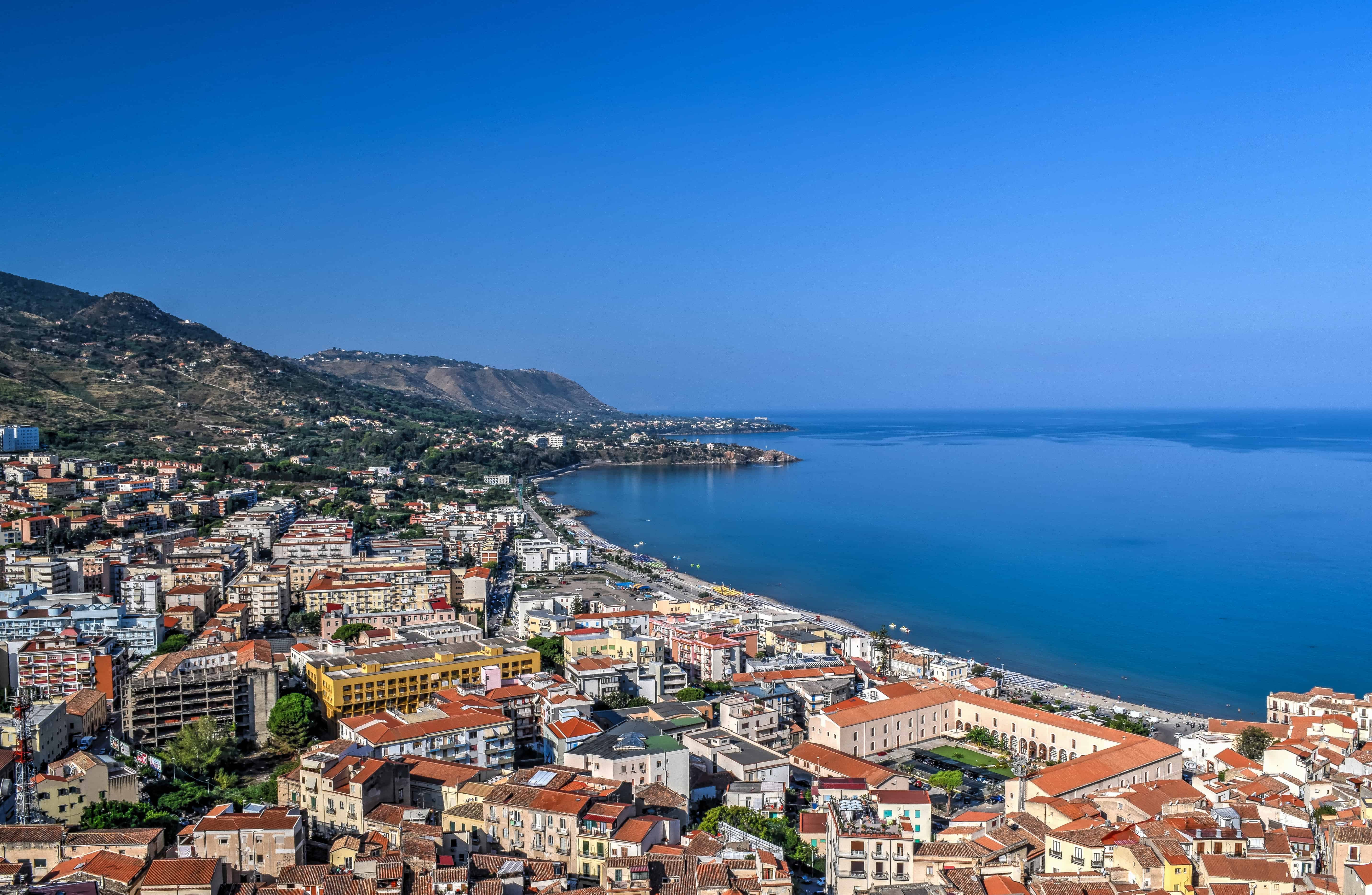 cefula rocca sicily travel beach