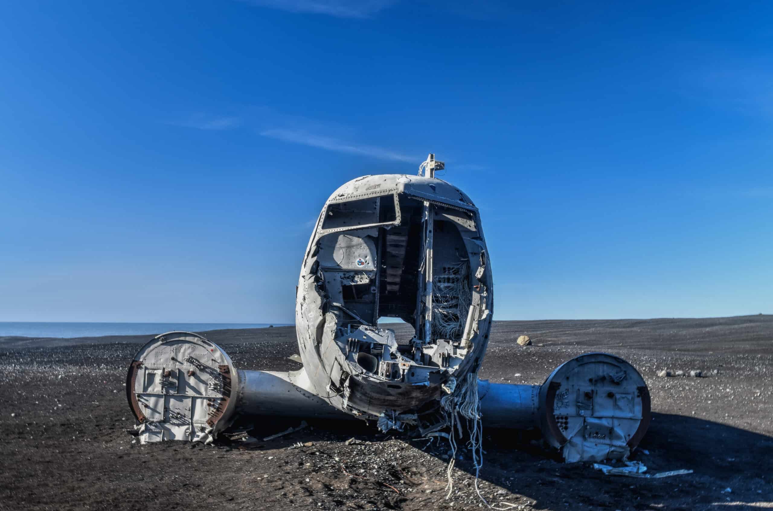 Sólheimasandur beach plane wreck iceland black