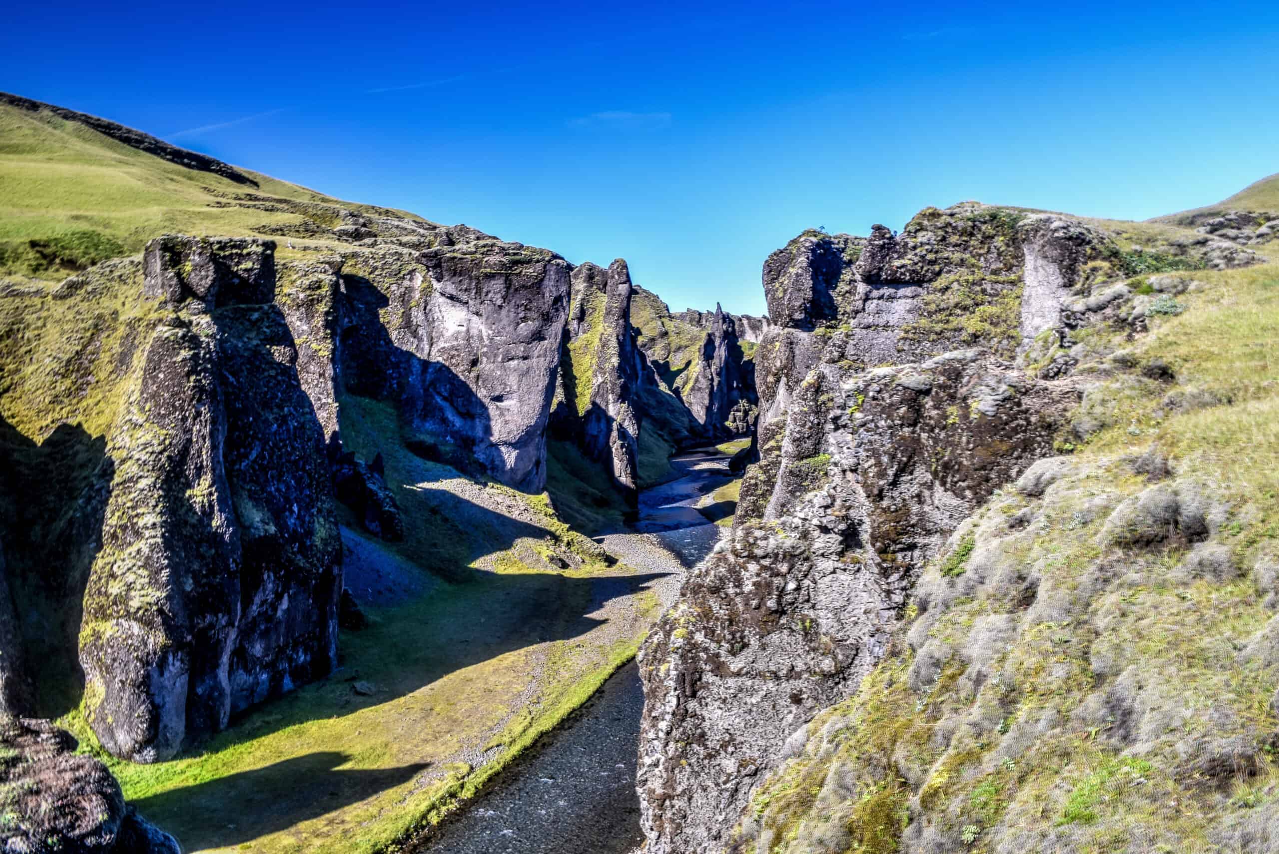 Fjaðrárgljúfur canyon iceland river