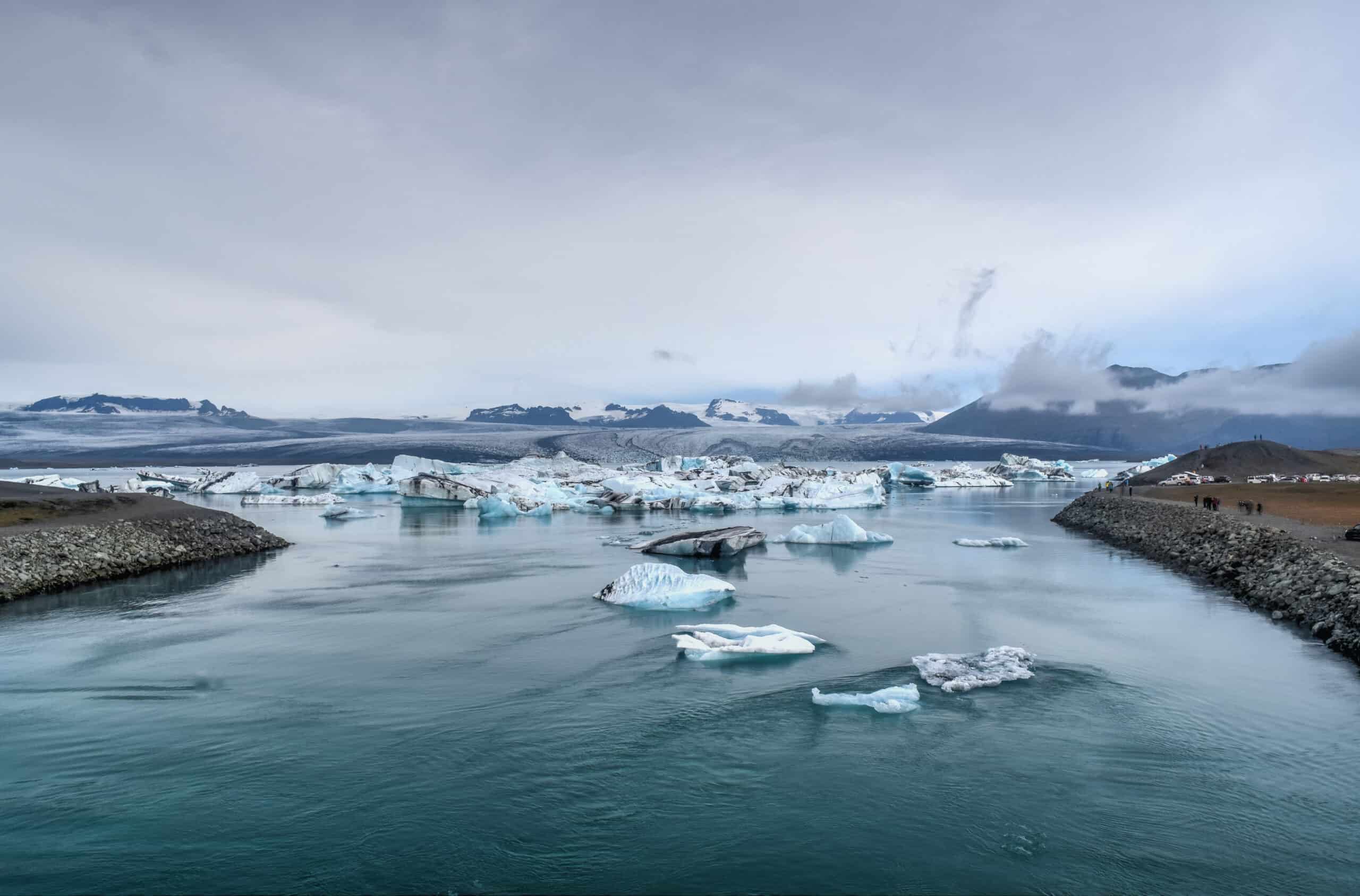 Jökulsárlón glacial lagoon iceberg