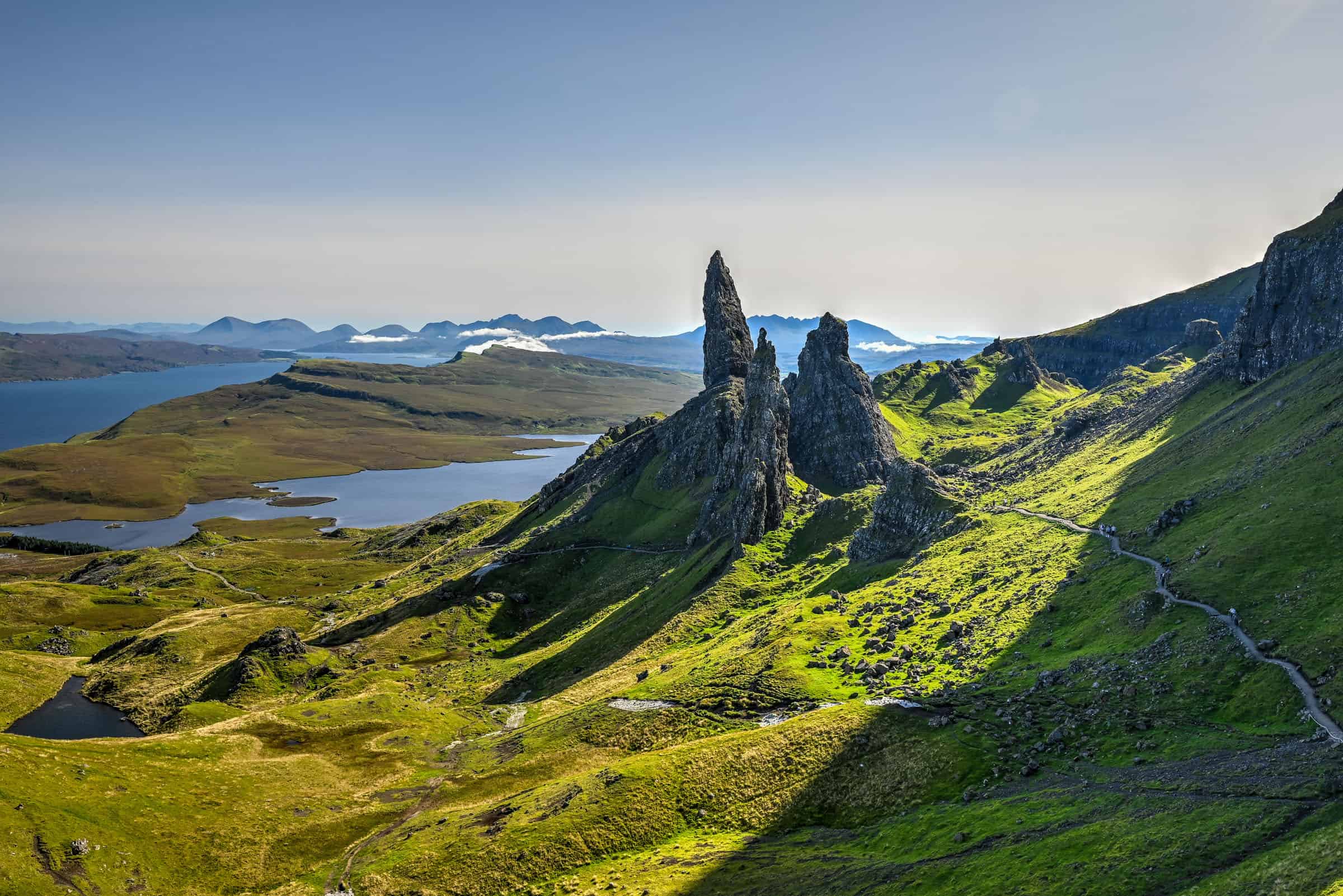 old man of storr hiking trail viewpoint