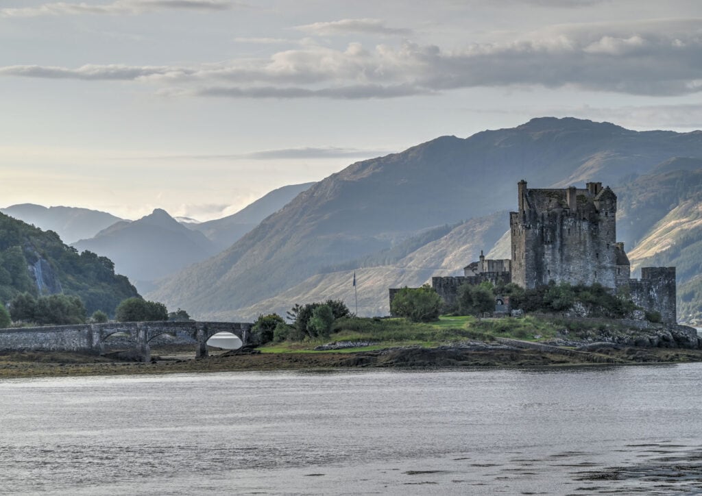 Eilean Donan Castle mountains