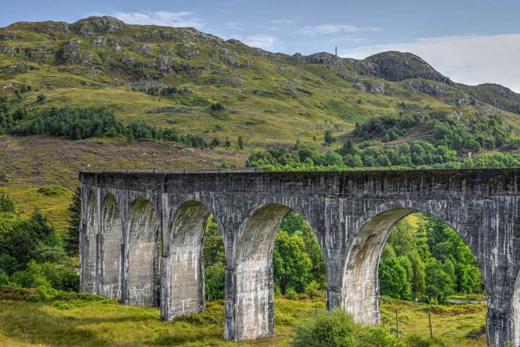 Glenfinnan viaduct jacobite steam train