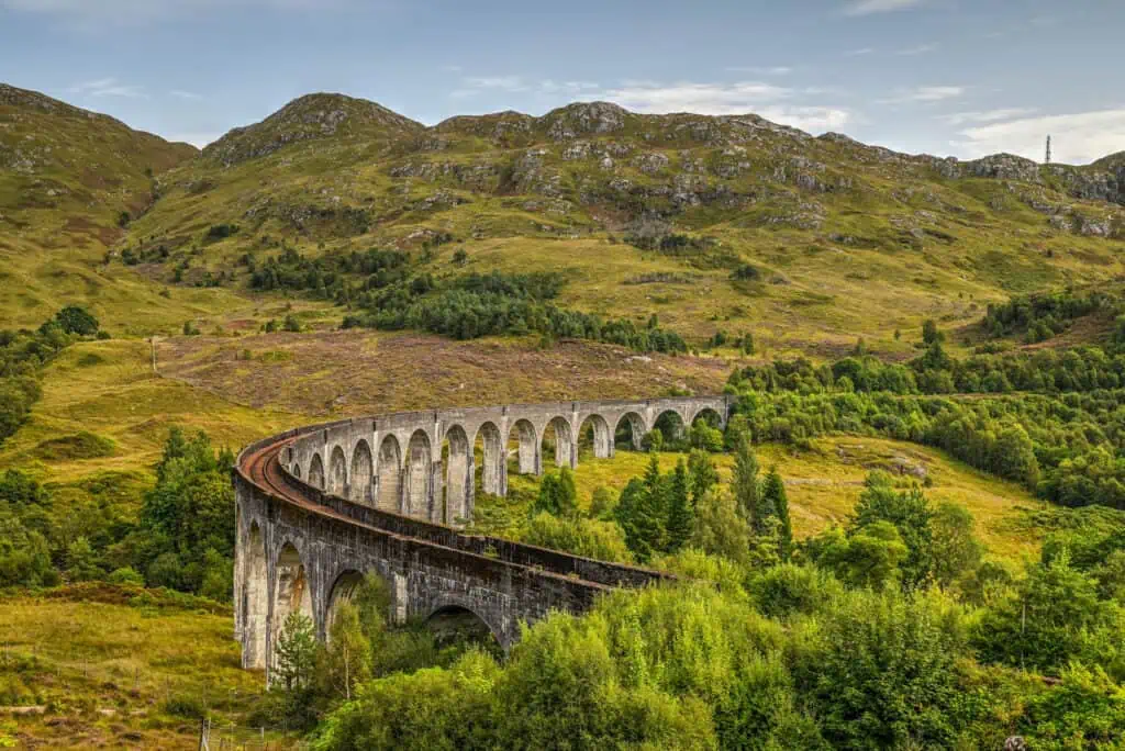 Glenfinnan viaduct jacobite steam train