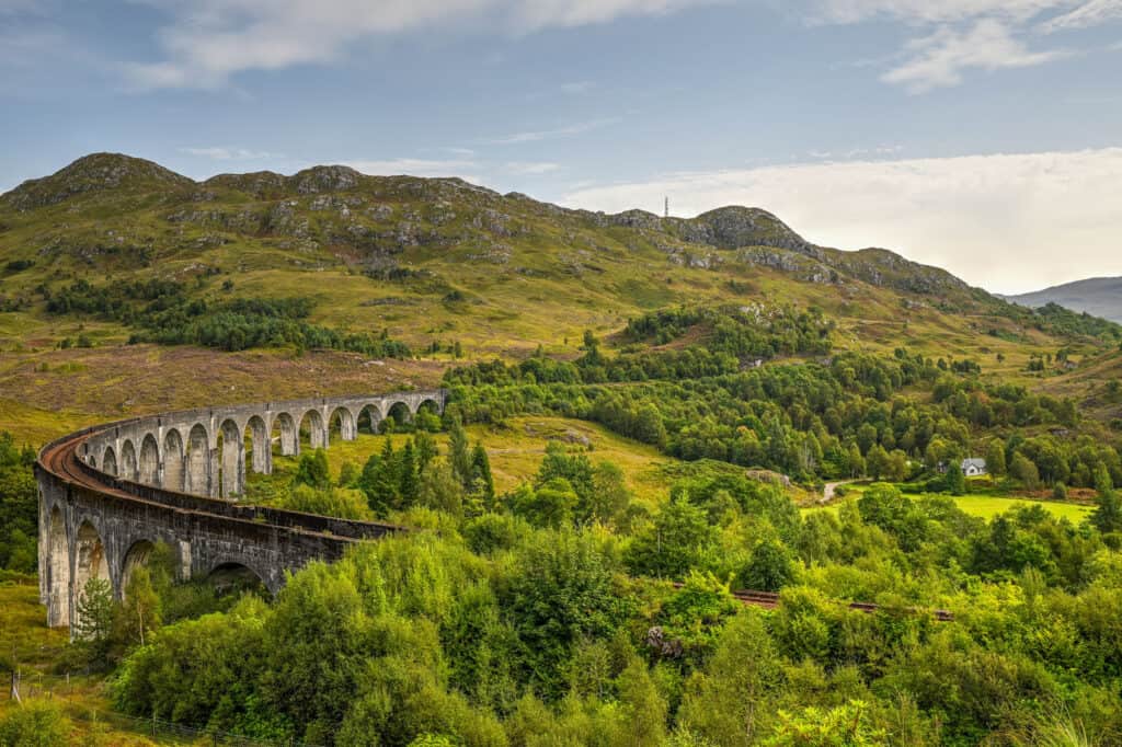 Glenfinnan viaduct jacobite steam train