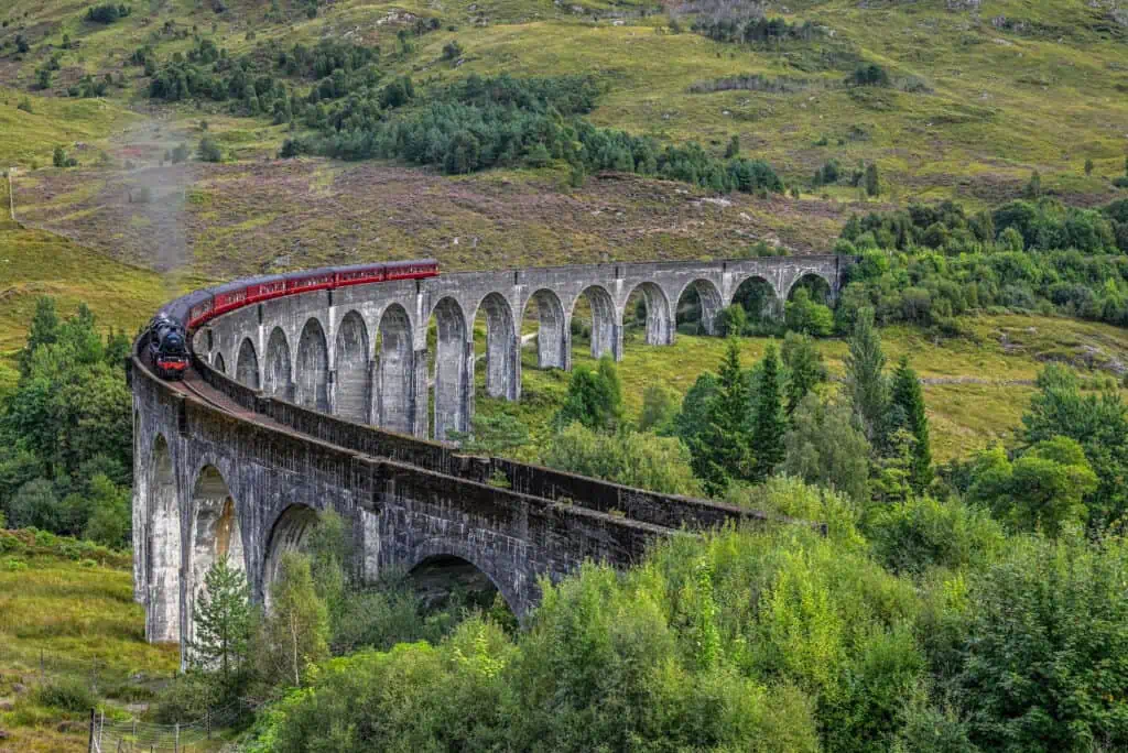Glenfinnan viaduct hogwarts express