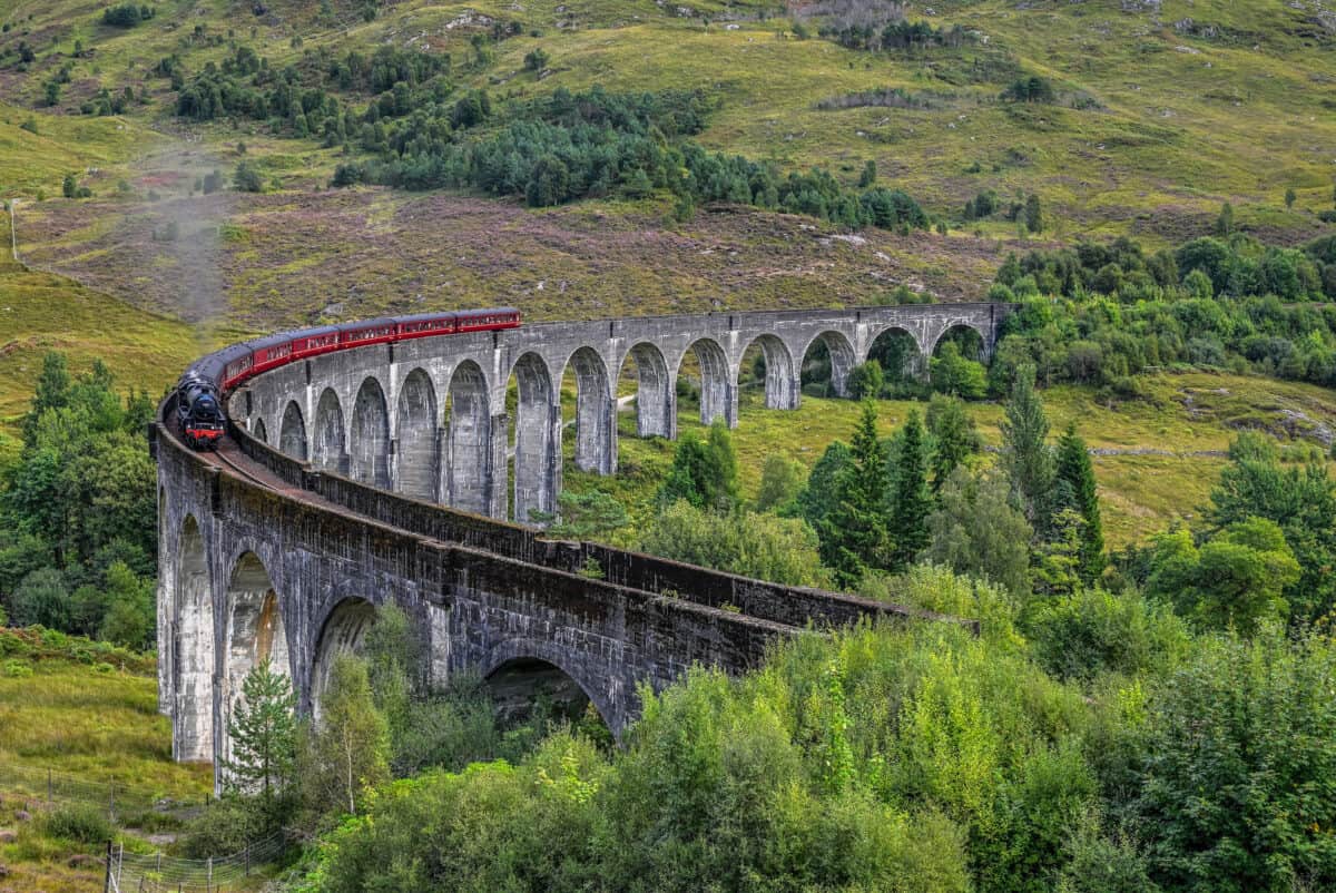Glenfinnan viaduct hogwarts express