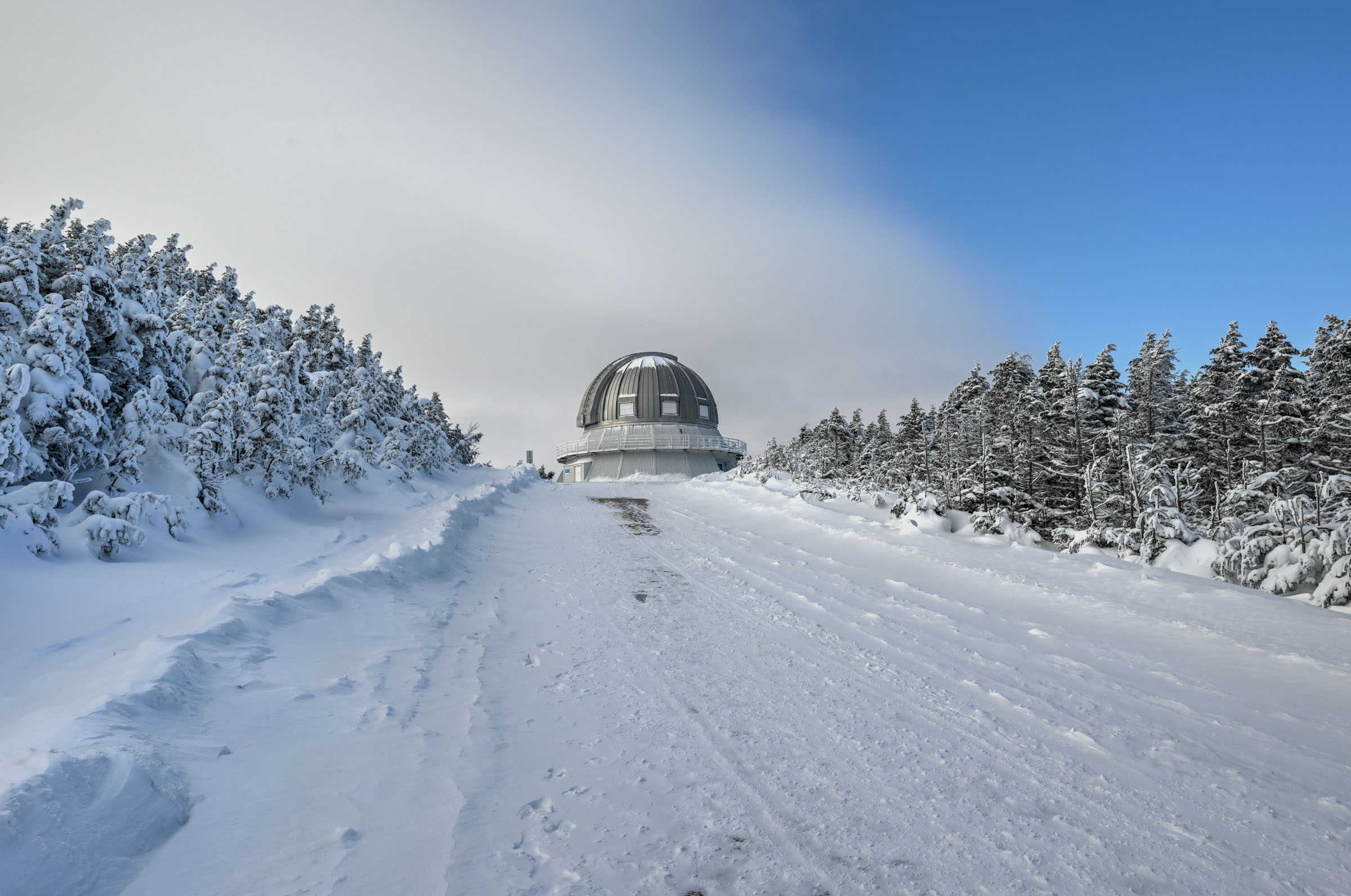 mont megantic observatory in winter