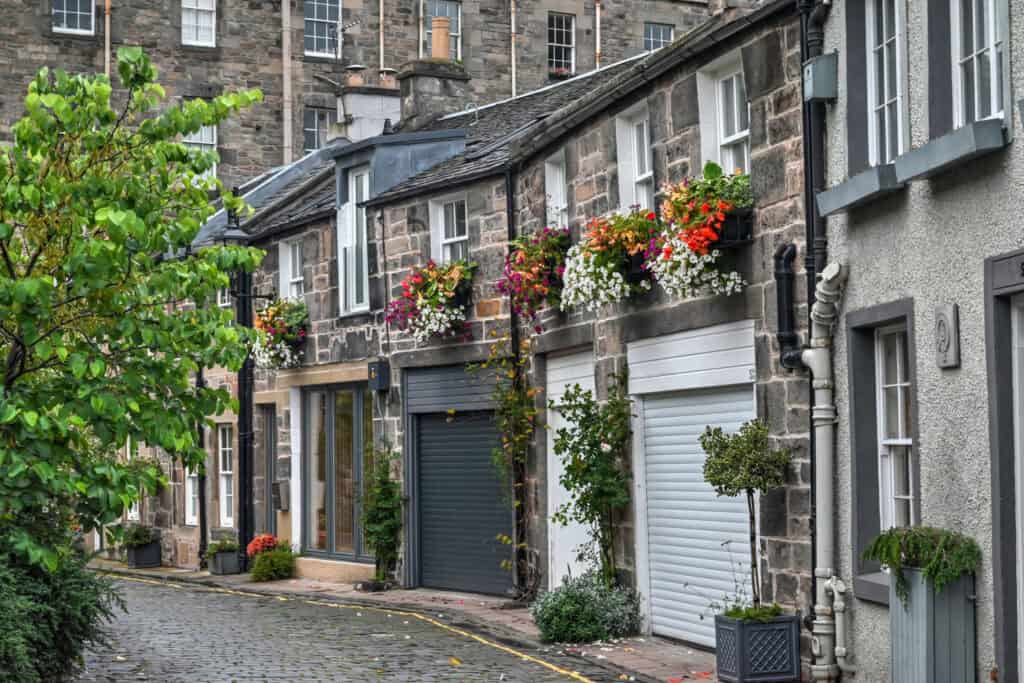 circle lane edinburgh with flowers