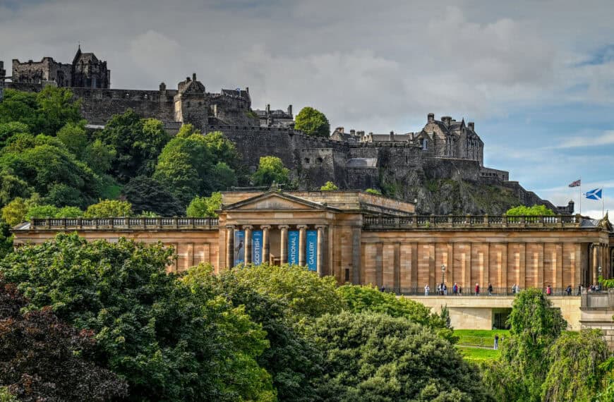 Scottish National Gallery princes street gardens and Edinburgh castle