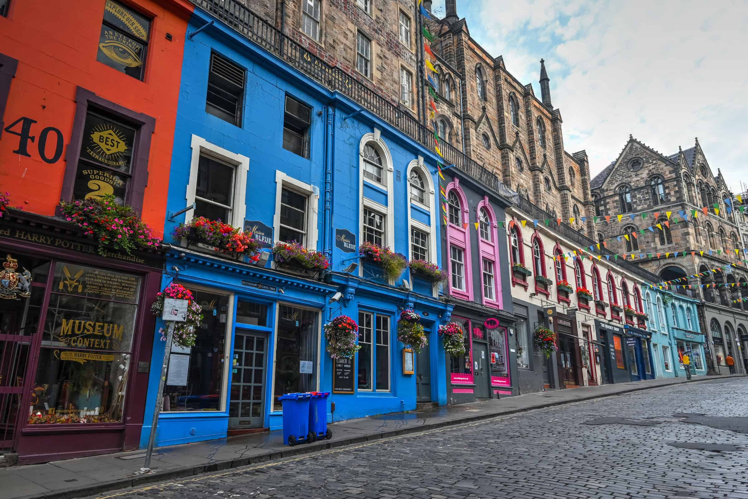 colorful storefronts victoria street edinburgh