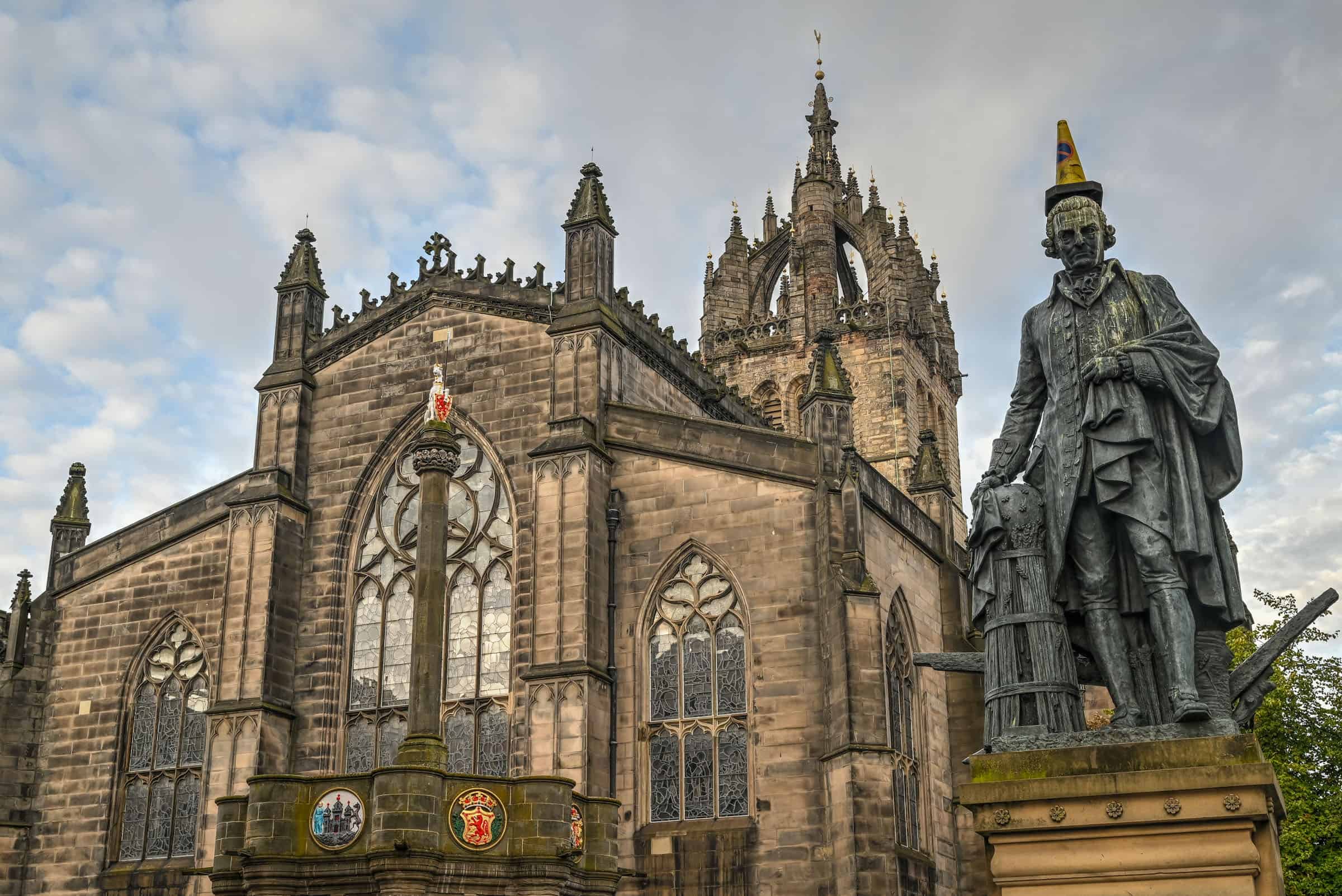 St Giles Cathedral edinburgh and statue