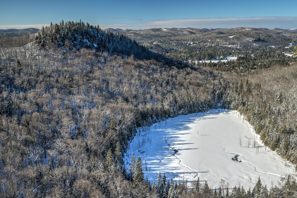 mont king hiking trail viewpoint winter