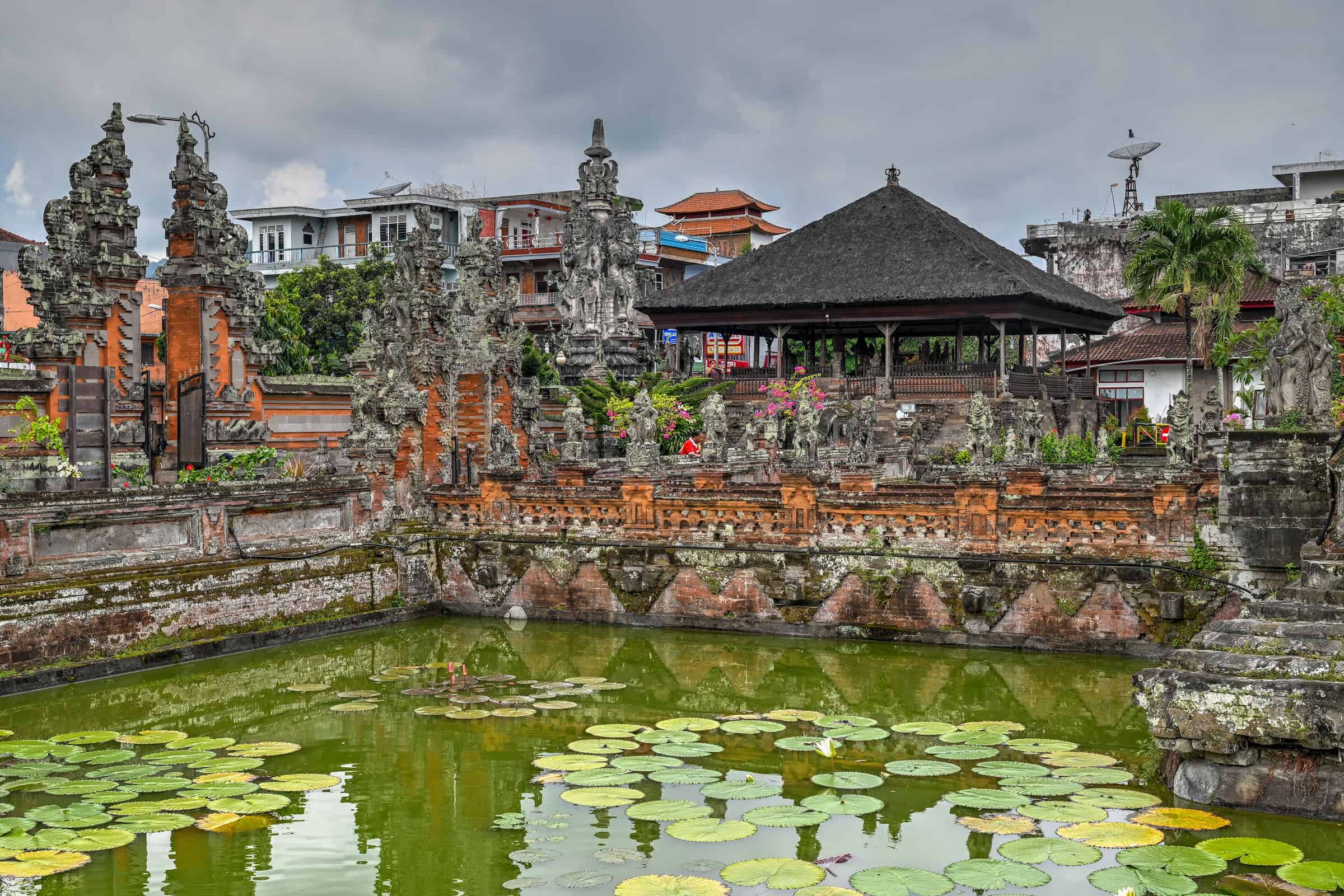 Kertha Gosa temple and pond