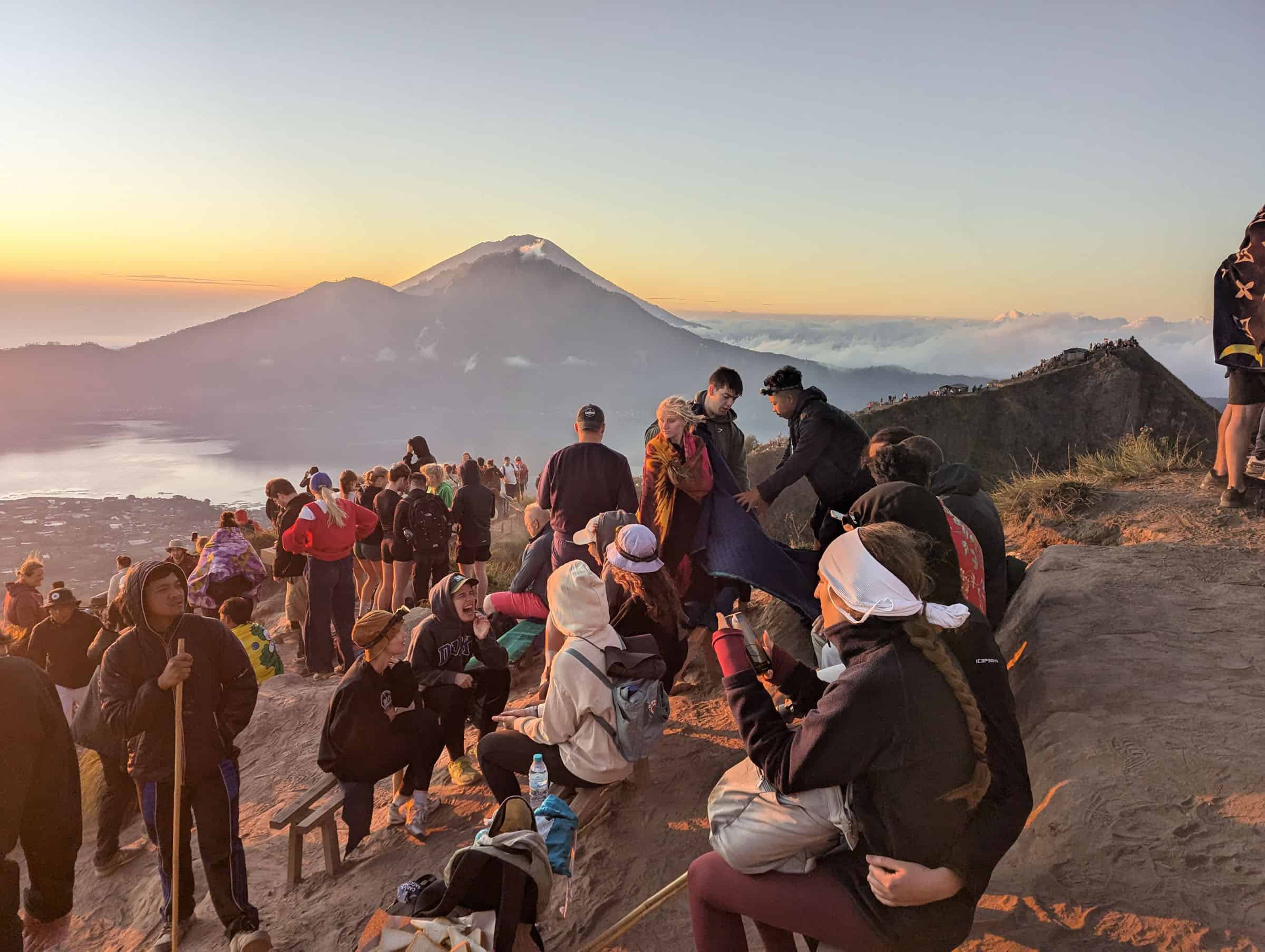 mount batur crowds of people