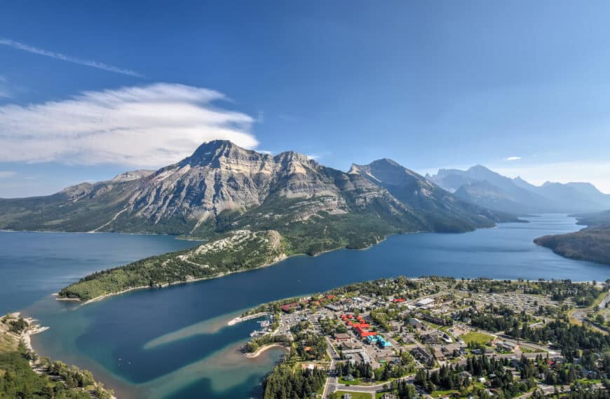 Bear's hump hike in waterton lakes national park