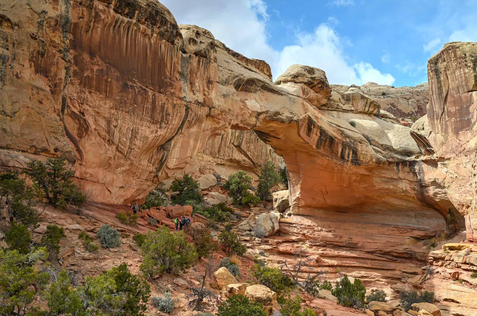 hiknig hickman bridge in capitol reef national park