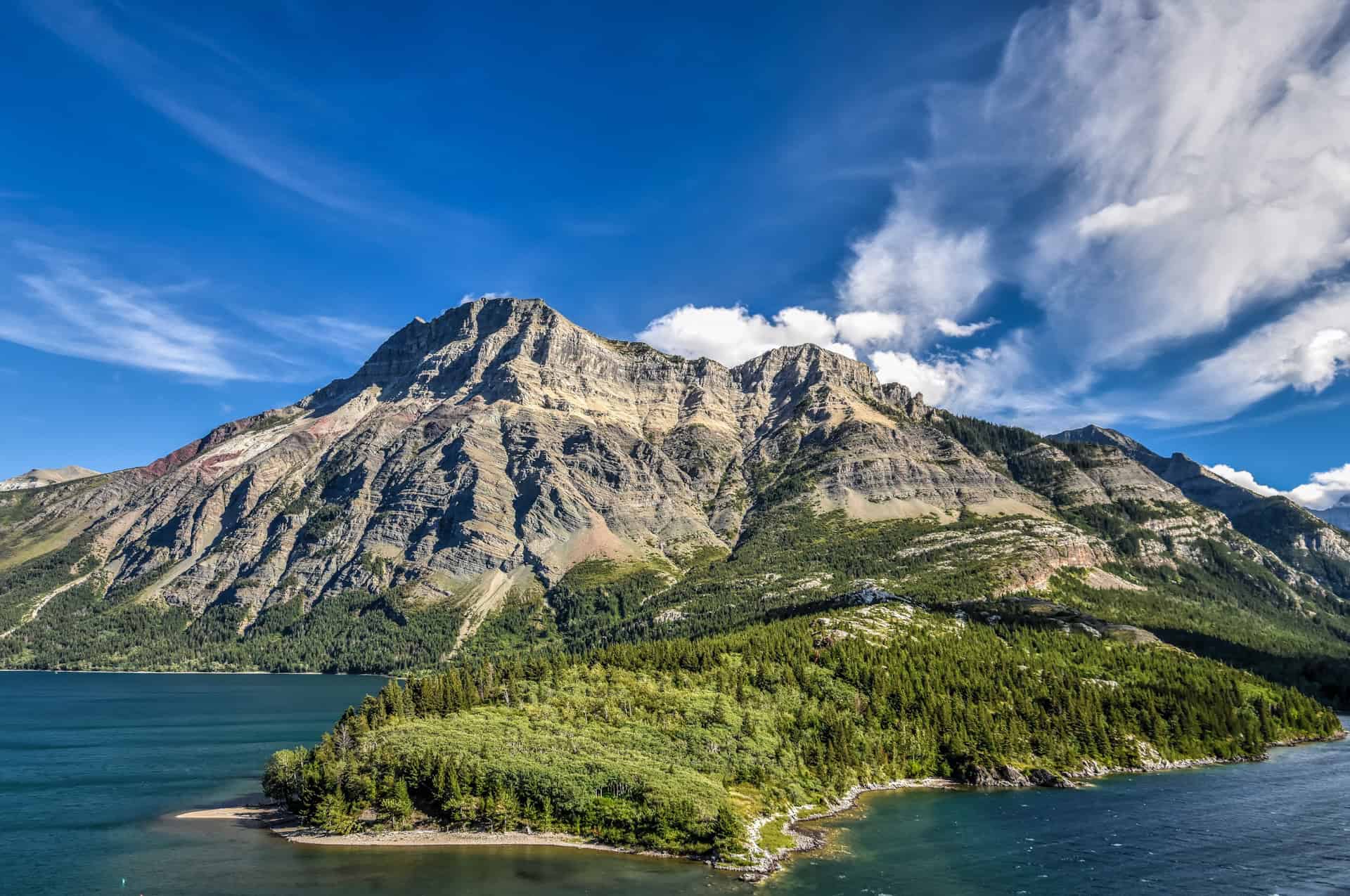 prince of wales loop trail in waterton