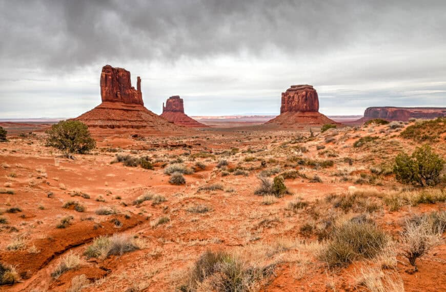stunning scenery of the wildcat trail in monument valley