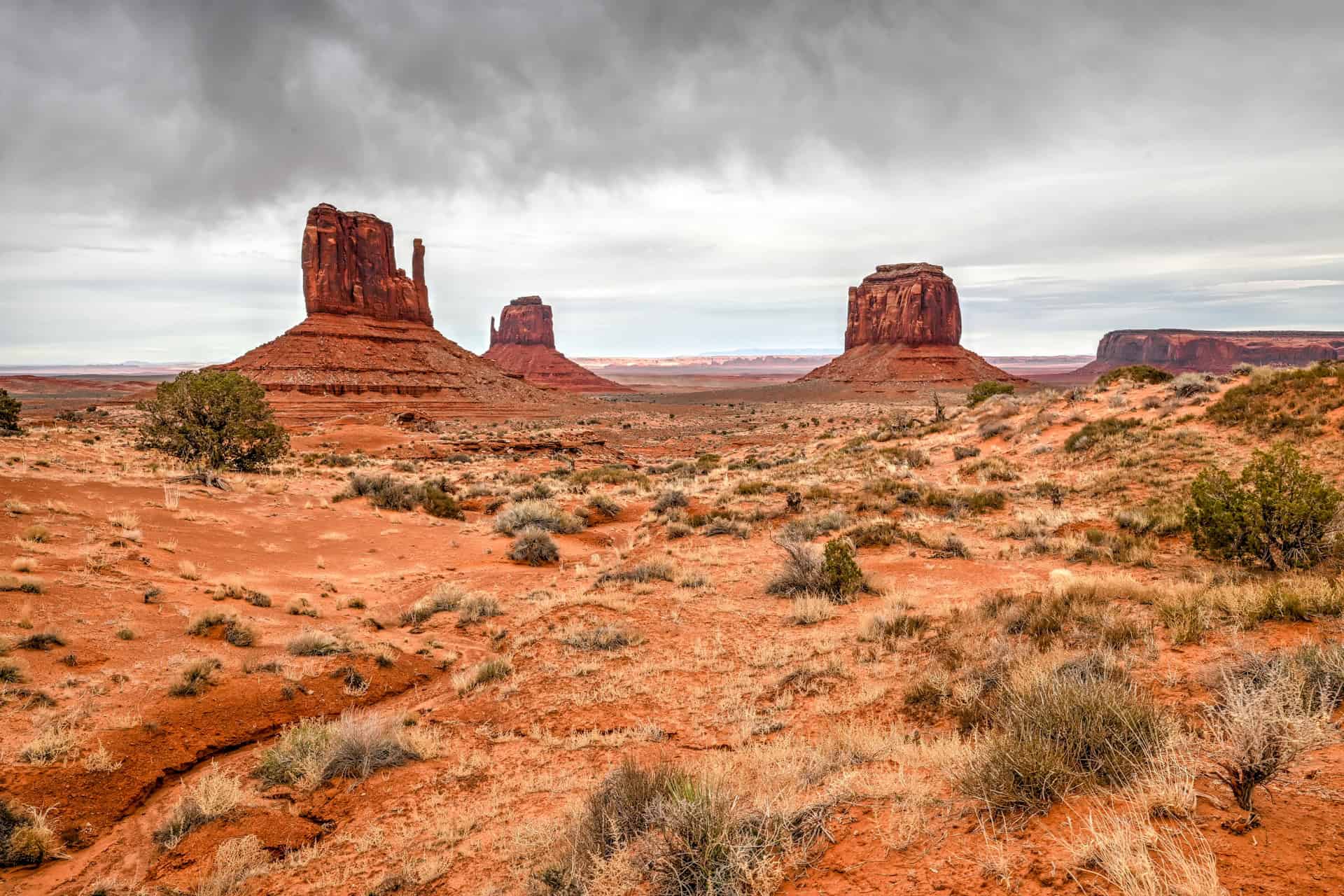 stunning scenery of the wildcat trail in monument valley