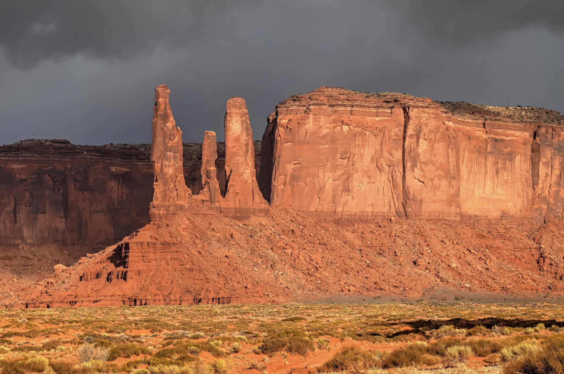 three sisters in monument valley