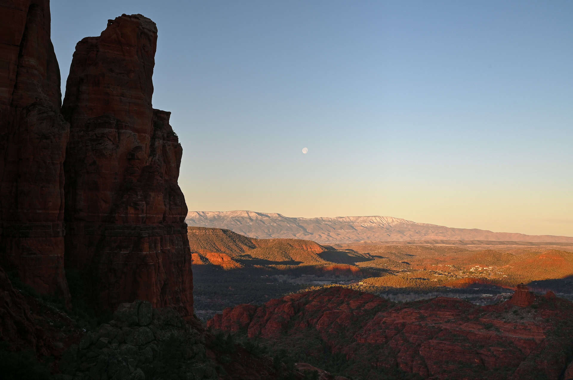 morning sunrise view from cathedral rock trail in sedona