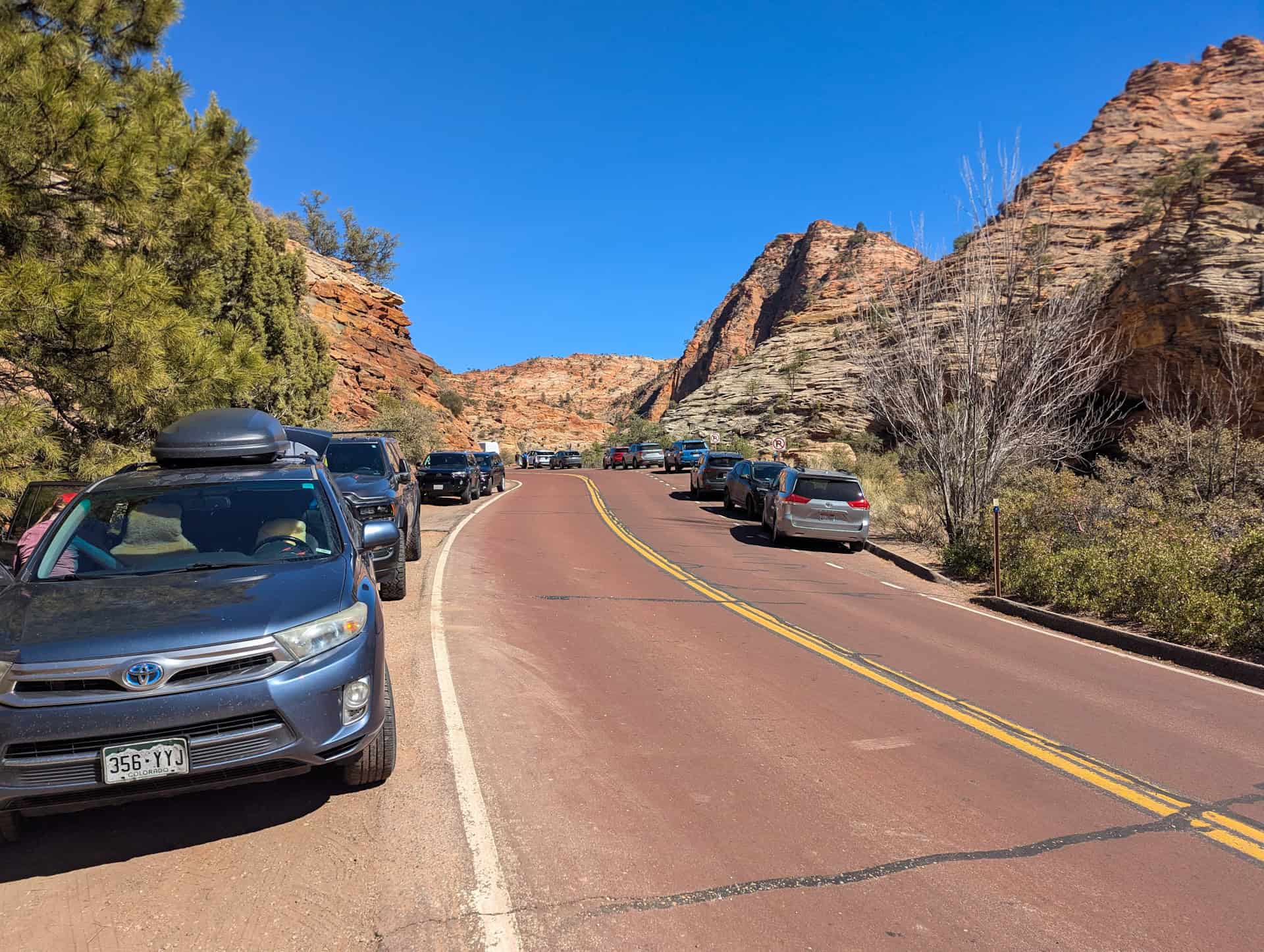 roadside parking for canyon overlook trail in Zion
