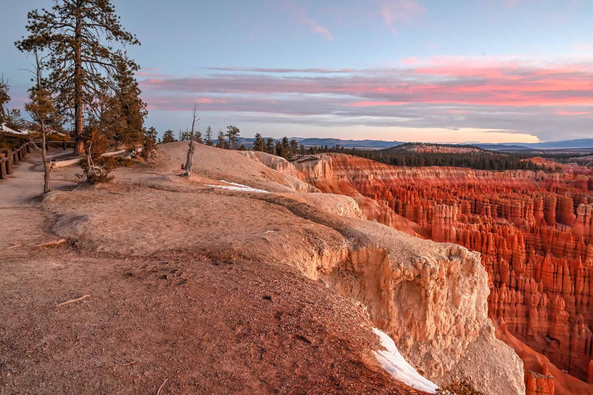 view from the rim trail in bryce canyon