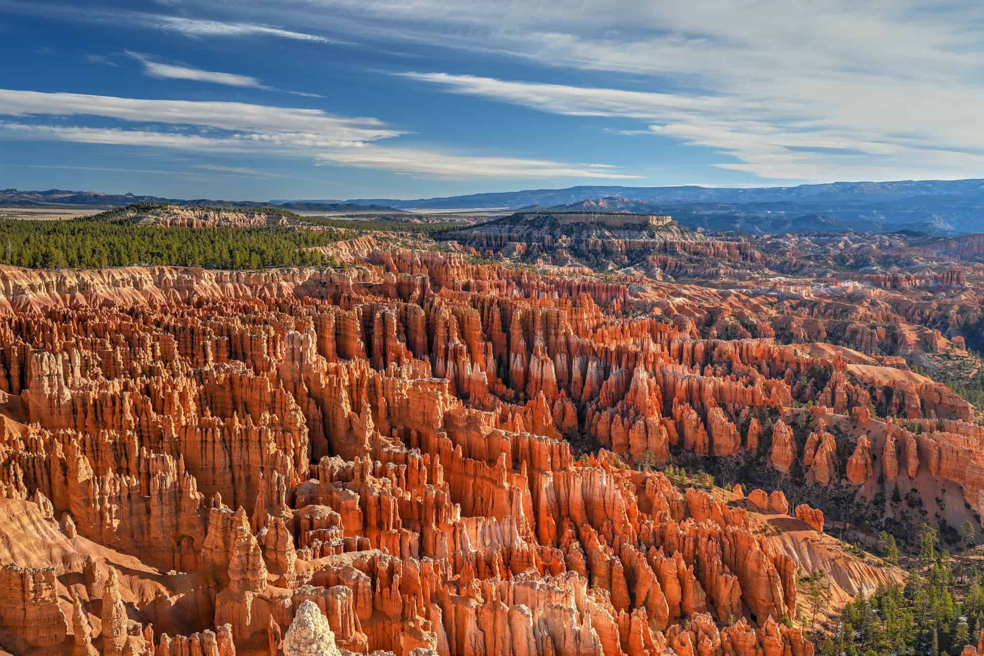 spectacular scenery from inspiration point in bryce canyon