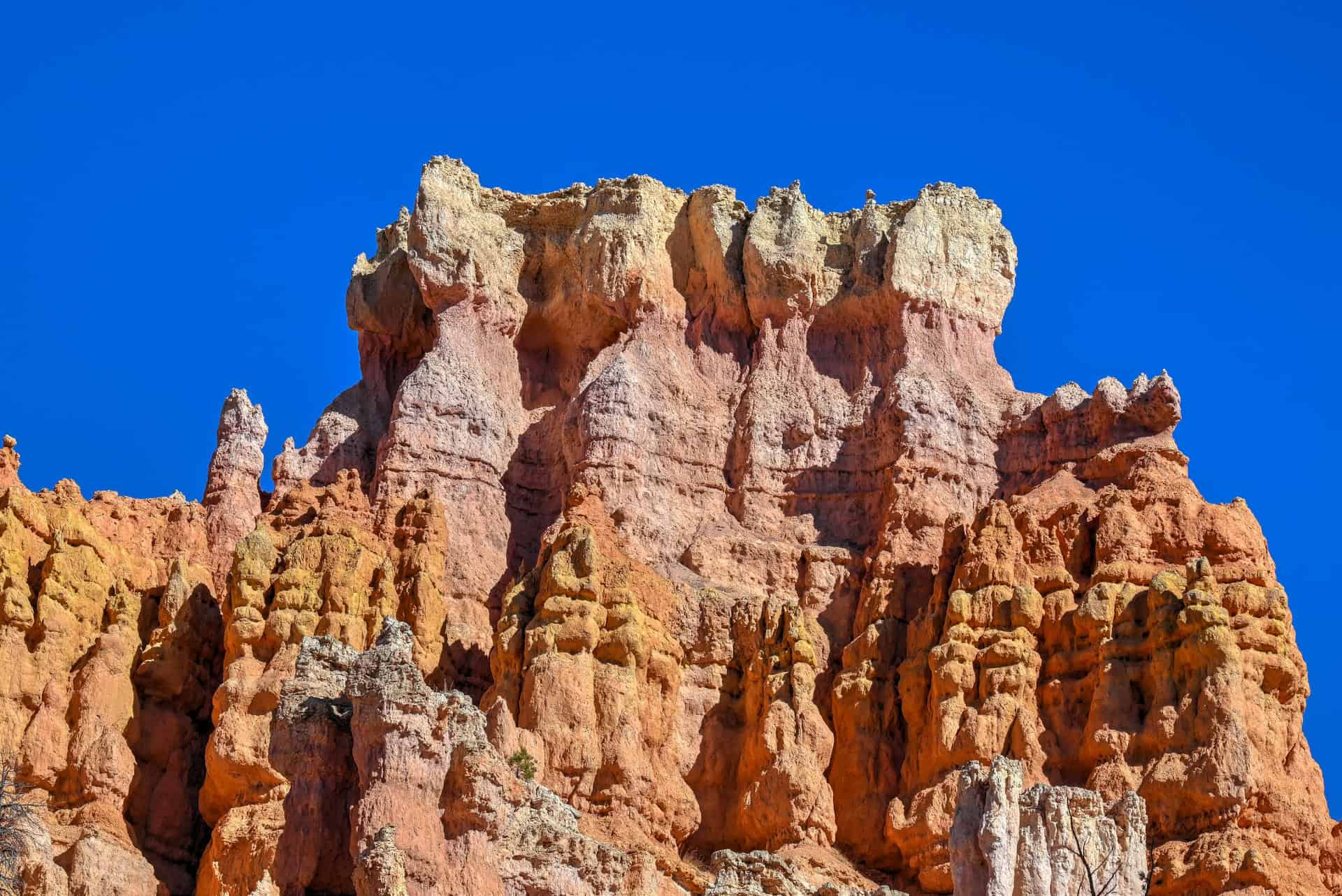 the queen victoria rock formation in bryce canyon national park