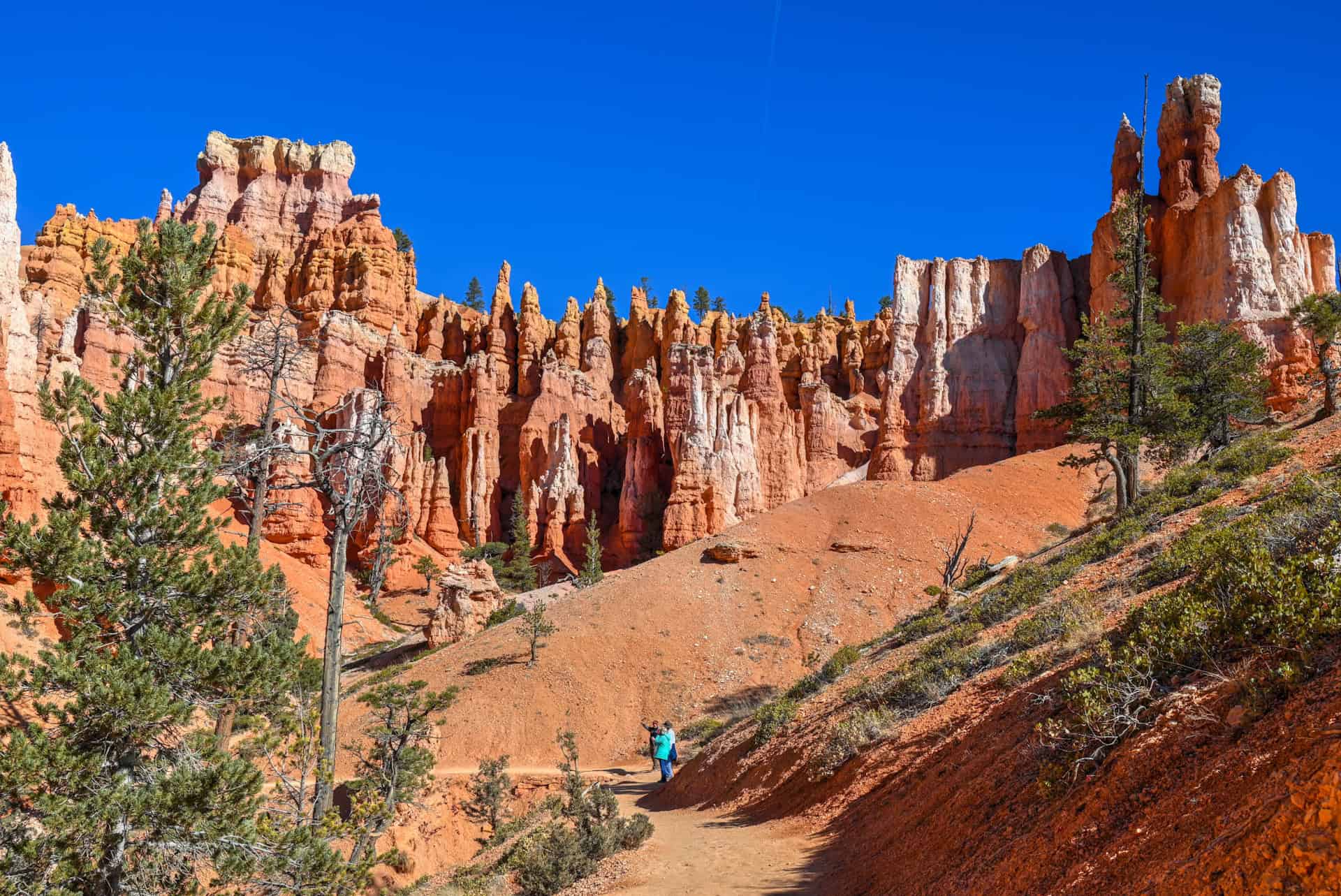the queen's garden trail in bryce national park