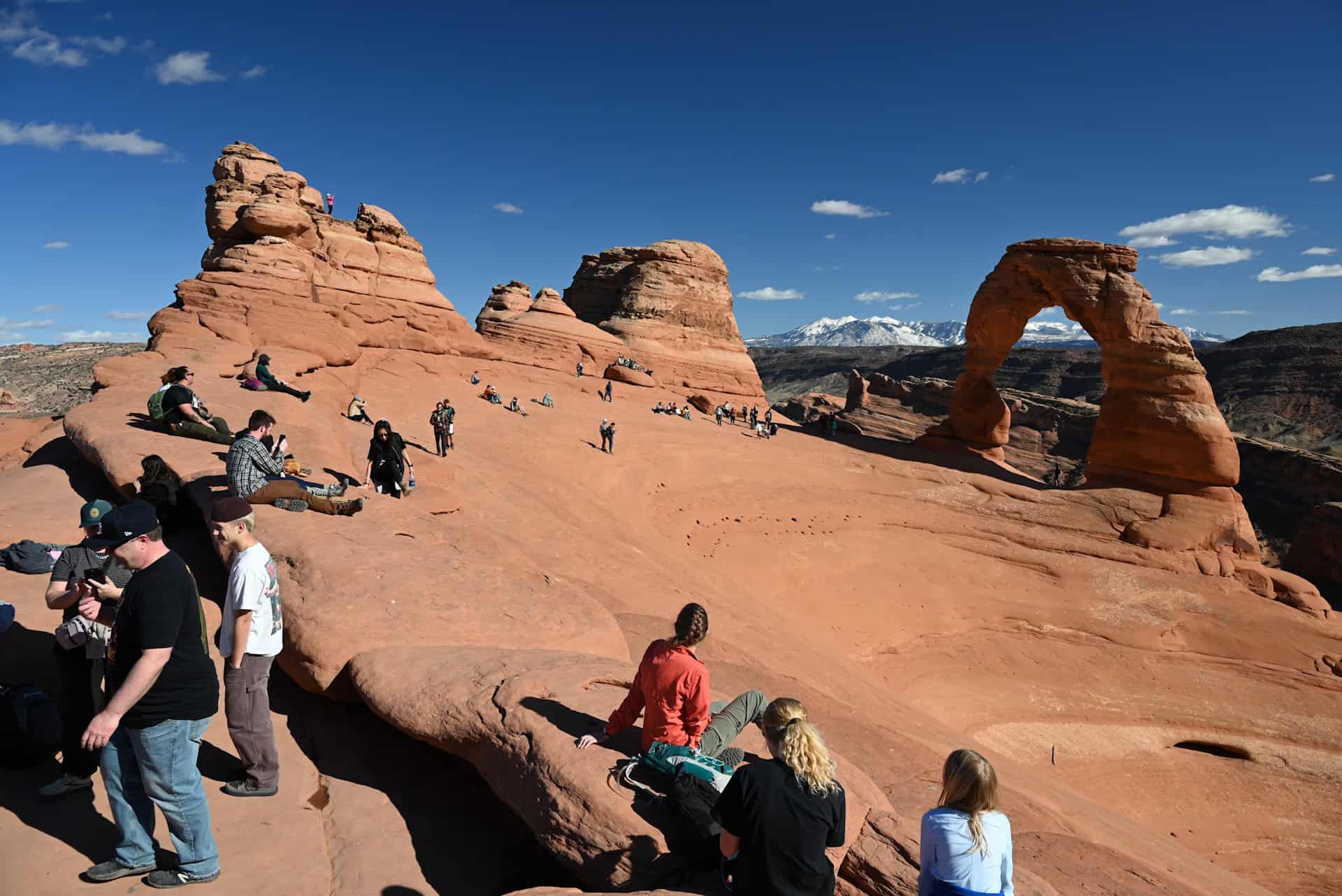 lots of people around delicate arch