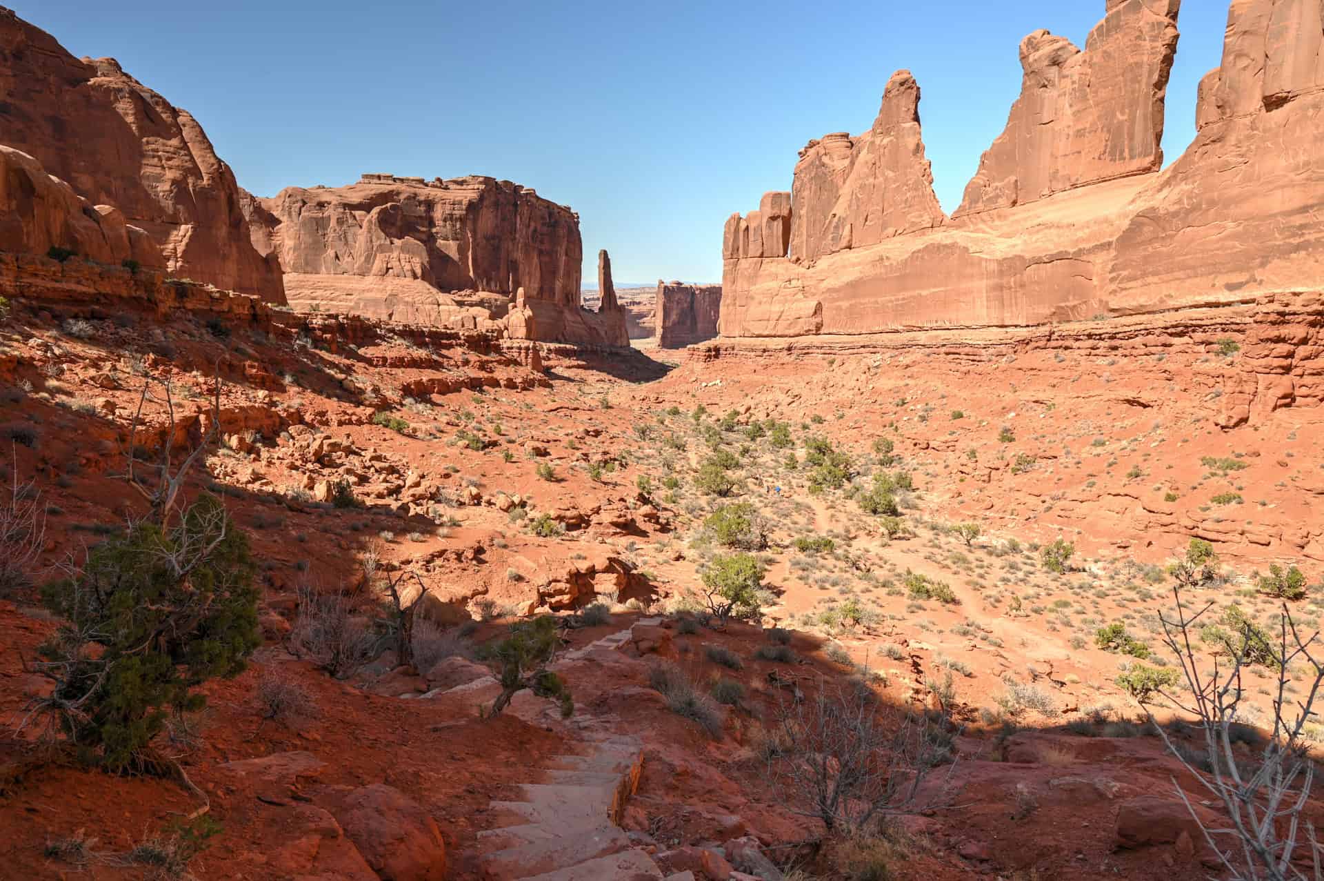 park avenue trail in arches