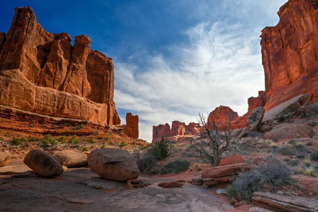 rock formations along the park avenue trail