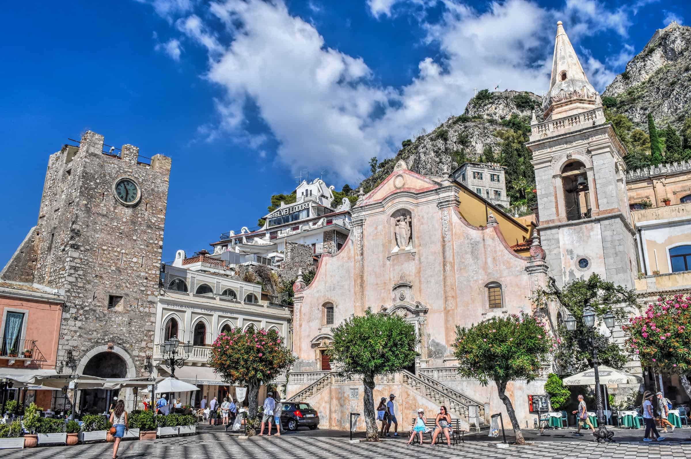 taormina piazza aprile