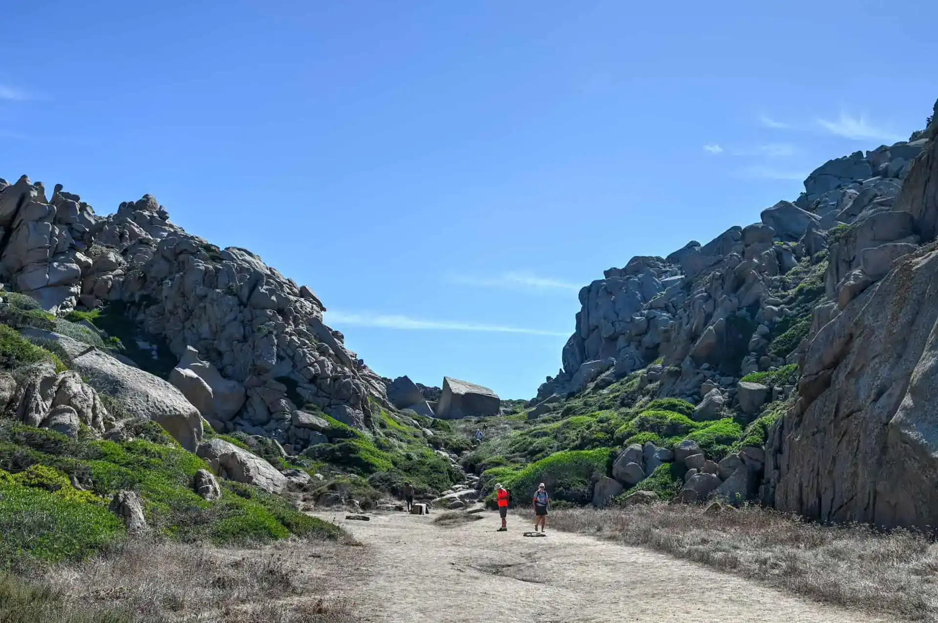 trail leading to Valle della Luna